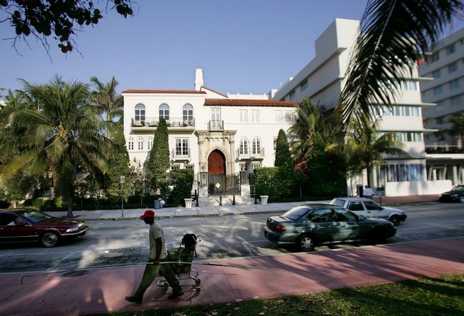 versace_luxury_villa_miami_1