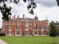 korolevskiy-dvorec-britania